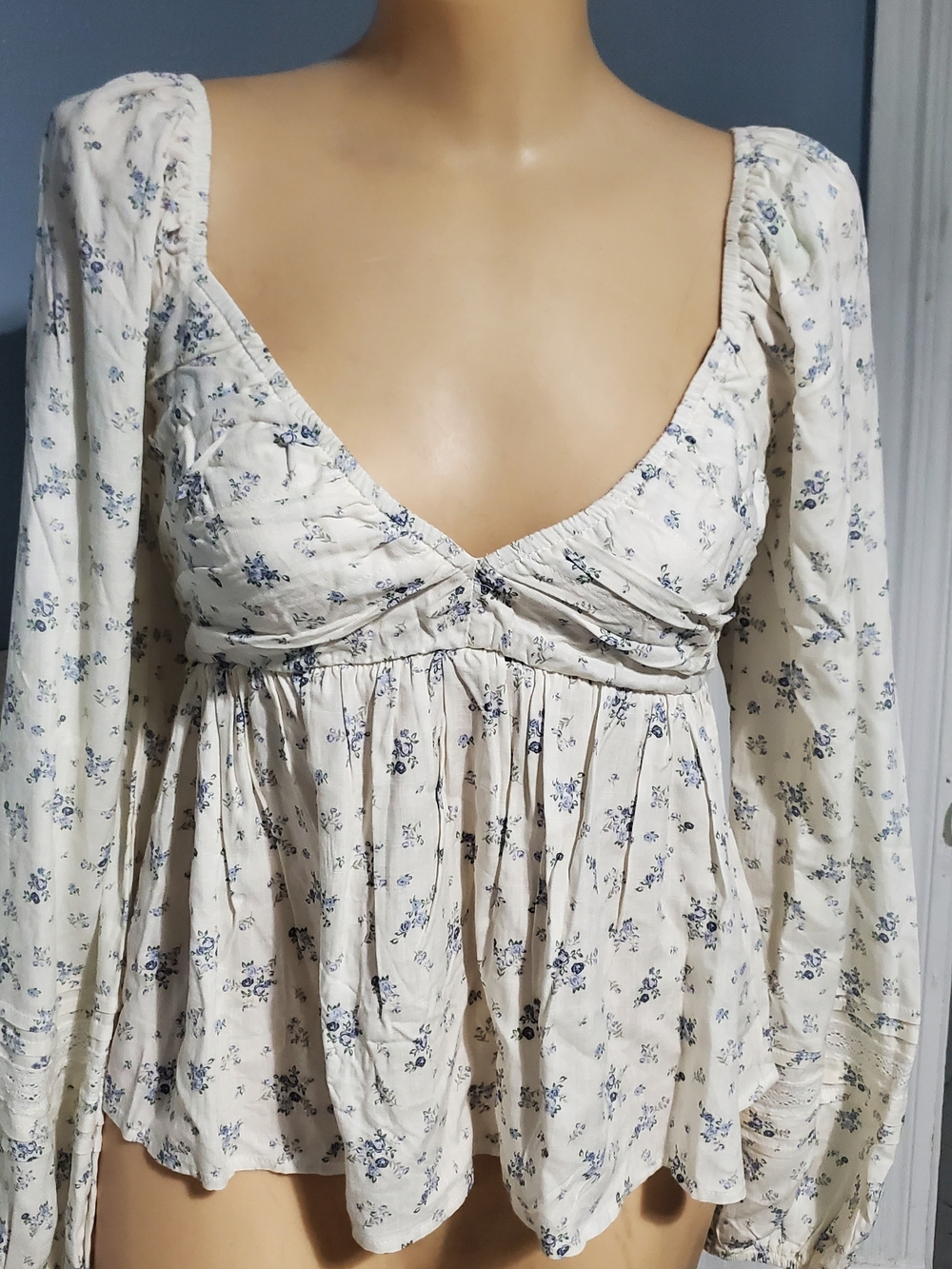 Aeropostale Cottagecore Floral Smocked Peasant Blouse White Blue Size M Milkmaid